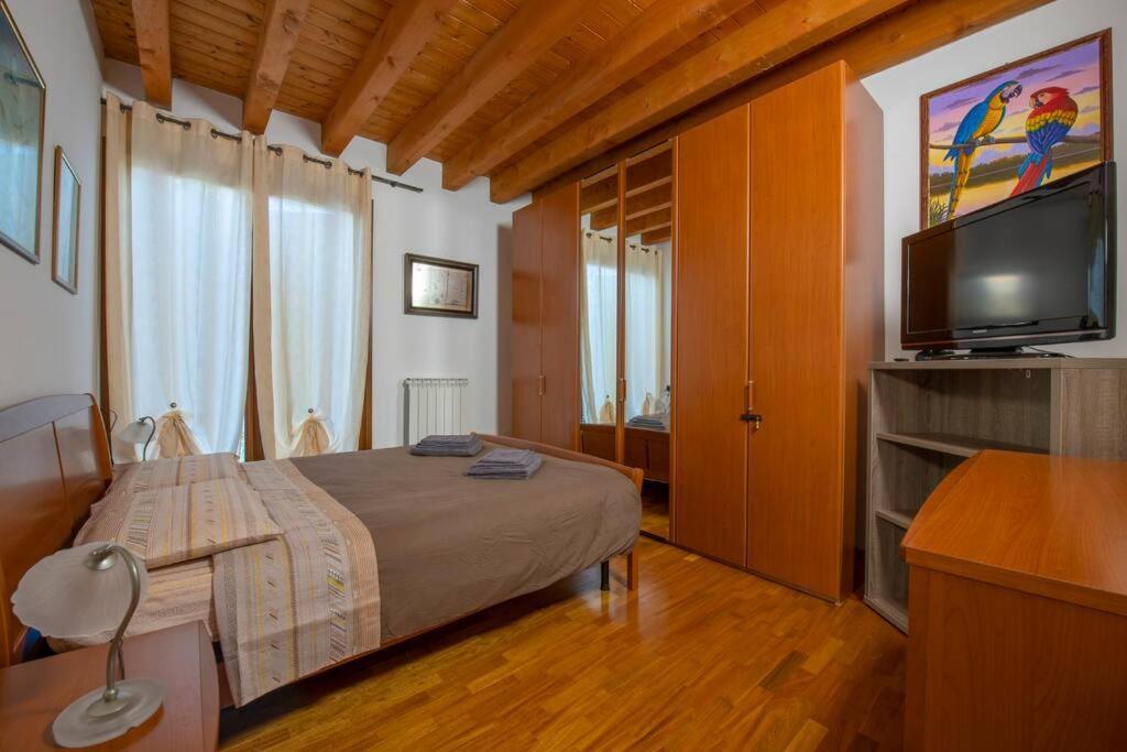 5 Min From Gardaland, With Free Pool Apartment